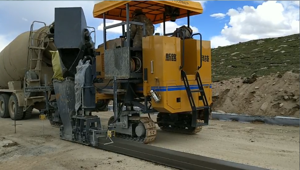 混凝土攤鋪機一天最多能攤鋪多少米？